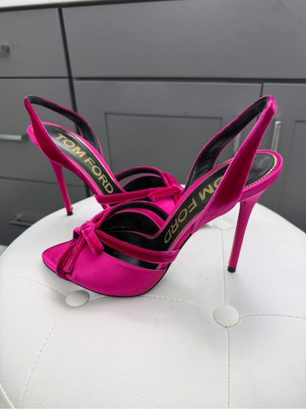 Tom Ford Hot Pink Satin Knotted Slingback Heels - Picture 3 of 4